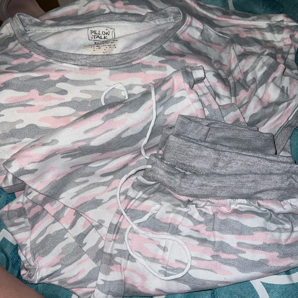 Cutest out fit to have; around the house or quick grocery store run and be relax